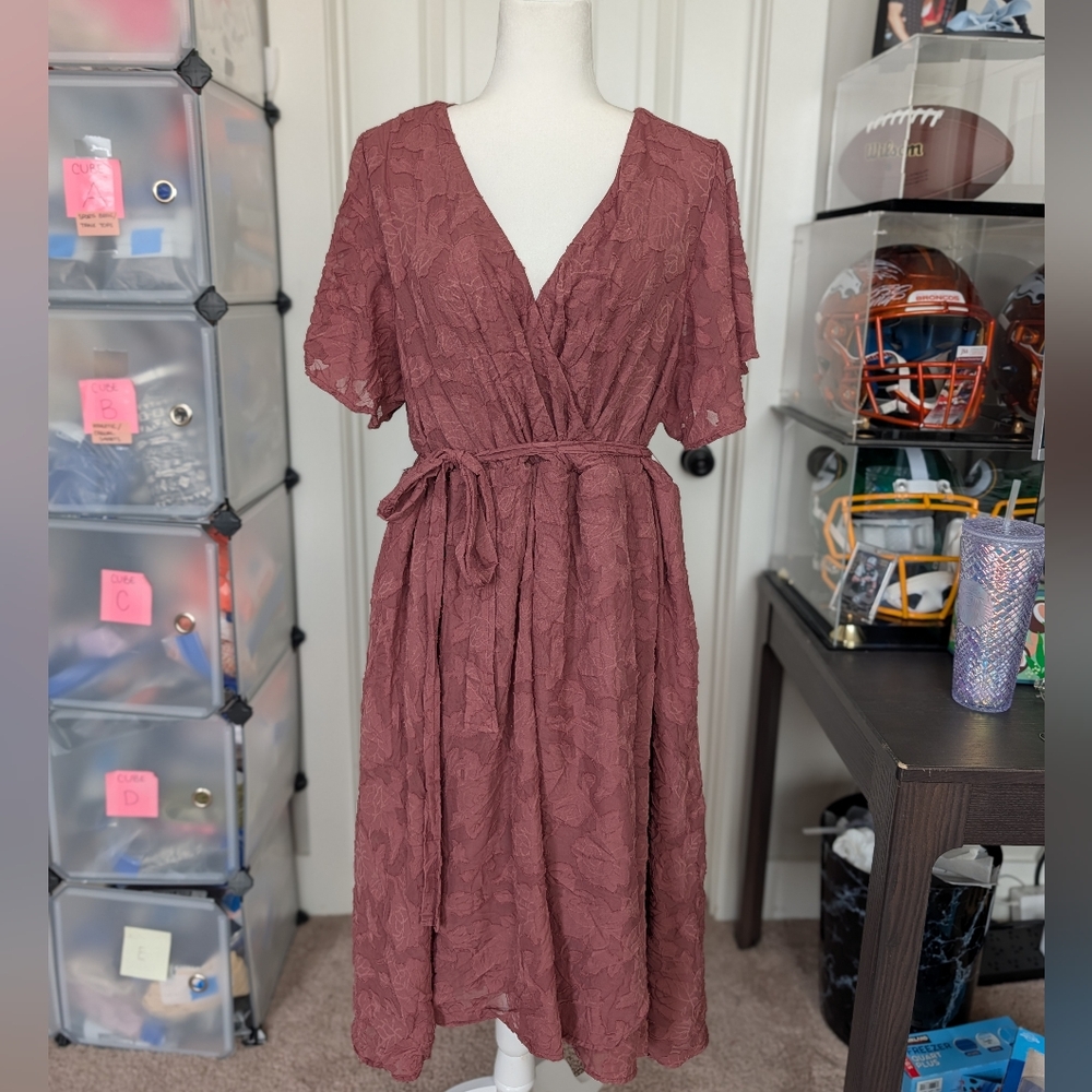 Torrid Pink Floral Burnout Jacquard Wrap Midi Dress Size 3 - Picture 4 of 16